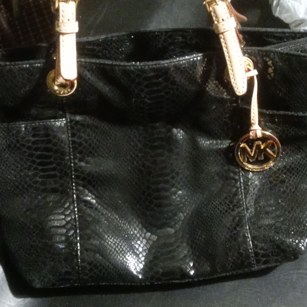 Michael Kors - Picture 2 of 2